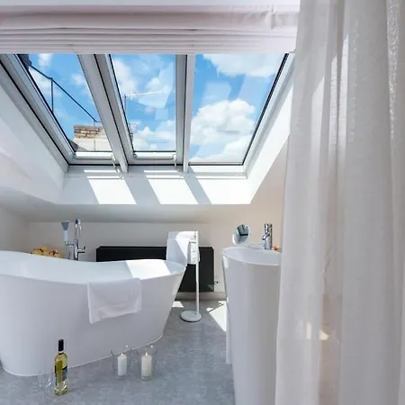 Wishlist Residences - Old Town Square Прага