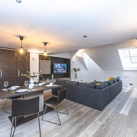 شقة Wishlist Residences - Old Town Square *