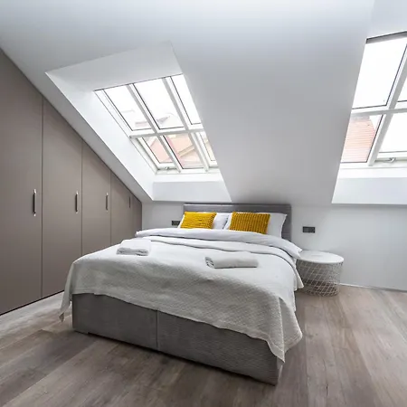 Wishlist Residences - Old Town Square Апартаменты