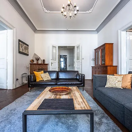 Wishlist Residences - Old Town Square Apartment *