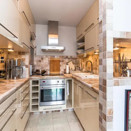 Wishlist Residences - Old Town Square *